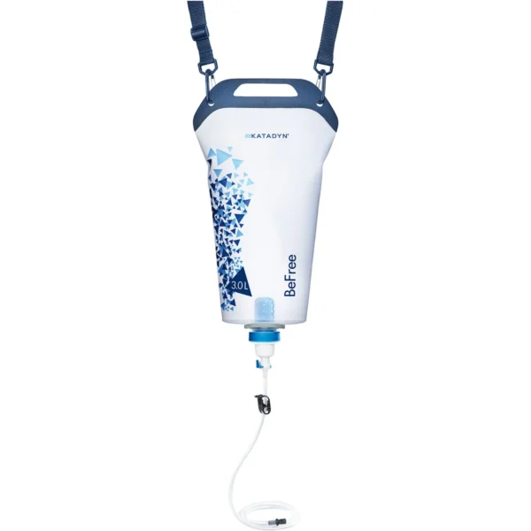 Befree Gravity Filter 30 L1 Het <strong>Katadyn BeFree Gravity Filter 3,0 L</strong> is een revolutionair en gebruiksvriendelijk waterfilter dat je eenvoudig voorziet van schoon en veilig drinkwater, waar je ook bent. Dit zwaartekrachtfilter is ontworpen voor avonturiers, kampeerders en hikers die lichtgewicht en efficiënte uitrusting nodig hebben. Zonder pomp of fysieke inspanning filtert het water door simpelweg de zwaartekracht zijn werk te laten doen. Dit maakt het een ideale oplossing voor outdooractiviteiten, survivaltochten of noodsituaties. Dankzij het compacte ontwerp, het lichte gewicht en het betrouwbare hollevezelfilter, is de BeFree 3,0 L niet alleen gemakkelijk mee te nemen, maar ook duurzaam en milieuvriendelijk. Het filtert bacteriën, cysten en sedimenten, waardoor je verzekerd bent van helder, veilig drinkwater in slechts enkele minuten. <strong>Kenmerken:</strong> <ul> <li><strong>Efficiënte filtratie:</strong> Verwijdert bacteriën, cysten en sedimenten uit vervuild water, waardoor je schoon en veilig drinkwater hebt.</li> <li><strong>Compact en lichtgewicht:</strong> Met een gewicht van slechts <strong>192 gram</strong> is het eenvoudig mee te nemen in je rugzak of uitrusting.</li> <li><strong>Eenvoudig in gebruik:</strong> Vul de zak, hang hem op, en laat de zwaartekracht zijn werk doen zonder extra inspanning.</li> <li><strong>Geschikt voor outdoor en noodsituaties:</strong> Of je nu gaat kamperen, wandelen, of een noodvoorraad aan drinkwater nodig hebt, het BeFree 3,0 L is een betrouwbare keuze.</li> <li><strong>Stevige constructie:</strong> Gemaakt van duurzaam materiaal dat bestand is tegen ruwe omstandigheden.</li> <li><strong>Hollevezelfilter:</strong> Zorgt voor een snelle doorstroming en een betrouwbare filtratiekwaliteit.</li> </ul> <a href="https://dedump.nl/wp-content/uploads/2025/01/K8020471_Factsheet-8020471-Gravity-BeFree-3.0L-EN.pdf" target="_blank" rel="noopener" data-bind="click: $root.onAttachmentClicked"><span data-bind="text: $data.Name">Factsheet 8020471 Gravity BeFree 3.0L EN</span></a> - <a href="https://dedump.nl/wp-content/uploads/2025/01/K8020471_Manual-Gravity-BeFree-3.0L-EN.pdf" target="_blank" rel="noopener" data-bind="click: $root.onAttachmentClicked"><span data-bind="text: $data.Name">Manual Gravity BeFree 3.0L EN</span></a>  