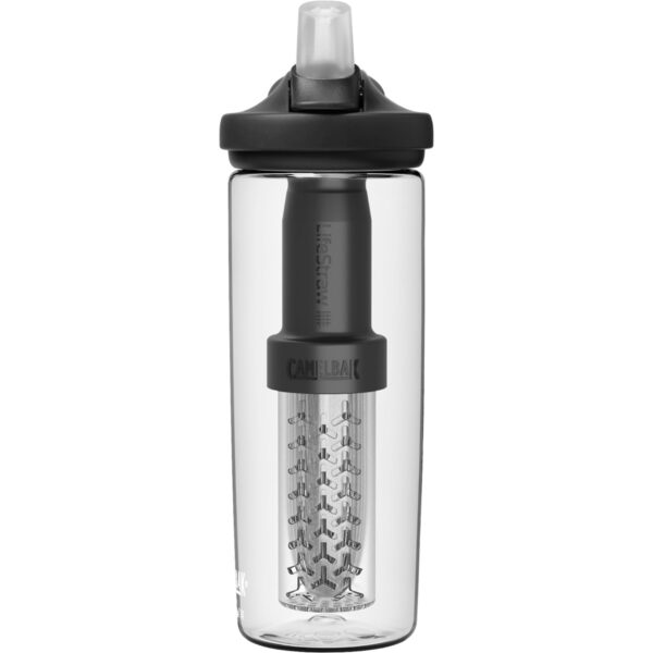 CamelBak Eddy filtered by LifeStraw 600 ml Drinkfles Transparant Clear 2   De CamelBak Eddy+ filtered by LifeStraw® heeft twee filtratiefasen. Ten eerste verwijdert het hollevezelfilter bacteriën, parasieten en microplastics. Vervolgens vermindert het ionenfilter lood, slechte smaak en geur, chloor en andere chemicaliën, zodat u thuis of onderweg kunt genieten van schoon en heerlijk water. Hollow Fiber Filter levensduur tot 4000 liter; Ion Exchange Filter levensduur tot 100 liter.
