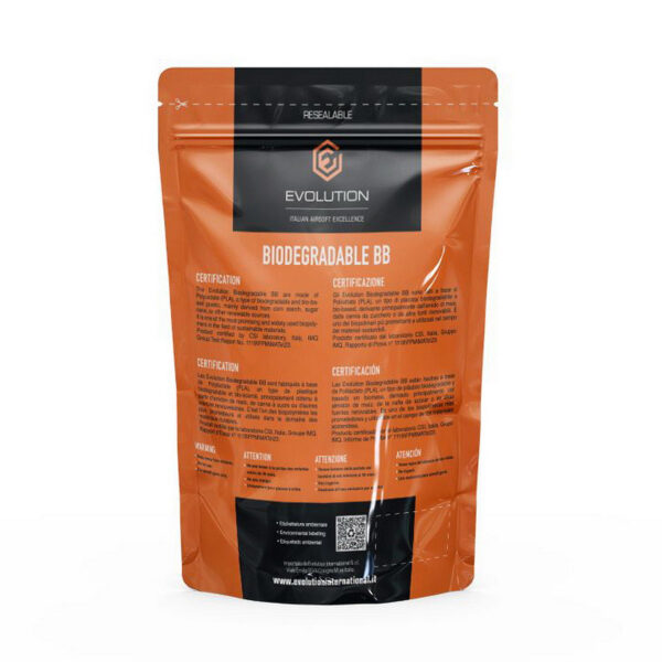 Evolution 020g High Performance BBs Bio 20 x 1kg doos1 De <strong>Evolution High Performance BBs Bio 0,20g</strong> zijn speciaal ontwikkeld voor airsoft-liefhebbers die compromisloze kwaliteit en milieuvriendelijkheid eisen. Deze hoogwaardige biologisch afbreekbare BBs bieden uitstekende prestaties dankzij hun geavanceerde productieproces en perfect gladde afwerking. De BBs zijn verpakt in een doos met 20 zakken van 1 kg, ideaal voor grote events, teams of frequente spelers. Deze BBs zijn gemaakt van PLA, een biologisch afbreekbaar materiaal van hernieuwbare plantaardige bronnen, waardoor ze een lagere ecologische voetafdruk achterlaten. Met een perfecte maatvoering en uitzonderlijke balans zijn de Evolution BBs een uitstekende keuze voor precisieschutters en spelers die op zoek zijn naar consistente prestaties.