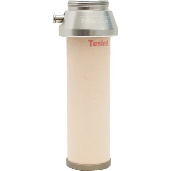 Filterelement Pocket <ul> <li><strong>Kleur:</strong> Wit</li> <li><strong>Inhoud:</strong> 50.000 liter filtercapaciteit</li> <li><strong>Materiaal:</strong> Keramiek</li> </ul> <strong>Waarom kiezen voor het Filterelement Pocket?</strong> Het <strong>Katadyn Filterelement Pocket</strong> is dé keuze voor avonturiers, reizigers en outdoorliefhebbers die op zoek zijn naar een langdurige en betrouwbare oplossing voor schoon drinkwater. Dankzij de robuuste constructie en indrukwekkende filtercapaciteit is dit vervangingsfilter een essentieel onderdeel voor iedereen die de <strong>Katadyn Pocket waterfilter</strong> gebruikt. Geniet van maximale prestaties en ultieme betrouwbaarheid, waar je avonturen je ook brengen!