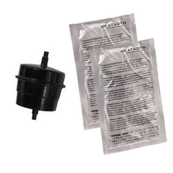 KATADYN® BOTTLE ADAPTOR ACTIVATED CARBON <strong>Katadyn Active Carbon Fles-Adapter (Cartridge met Actief Kool)</strong> De <strong>Katadyn Carbon Cartridge</strong> is een essentiële aanvulling op je waterfiltersysteem en een perfecte keuze voor het verbeteren van de smaak en geur van je gefilterde water. Of je nu de <strong>Katadyn Pocket</strong>, <strong>Sawyer Mini</strong>, of andere waterfilters gebruikt, deze fles-adapter met actief kool haalt effectief nare smaakjes, geurtjes, chemicaliën, pesticiden en organische stoffen uit het water. Met deze <strong>actief-koolfilter</strong> geniet je van schoon, fris en beter smakend water, zelfs wanneer je waterzuiveringstabletten, -poeder of -druppels hebt gebruikt.