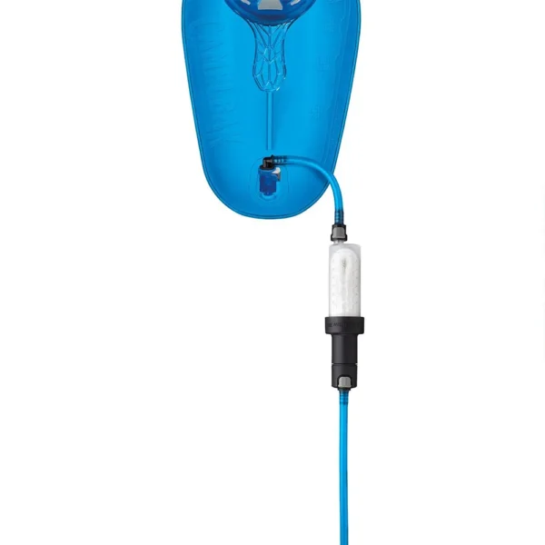 LifeStraw Reservoir Gravity Kit2 Met de <strong>CamelBak LifeStraw Reservoir Gravity Kit</strong> transformeert u uw CamelBak LifeStraw Crux in een efficiënte zwaartekrachtkit. Ideaal voor avonturiers, hikers en reizigers die onderweg toegang nodig hebben tot betrouwbaar gefilterd water. Dankzij de eenvoudige aansluiting op het <strong>Quicklink™-systeem</strong> van CamelBak kunt u moeiteloos water filtreren zonder te pompen. Deze compacte en lichte kit is perfect voor gebruik in afgelegen gebieden waar schoon drinkwater essentieel is. <strong>Kenmerken:</strong> <ul> <li><strong>Quicklink™-compatibiliteit:</strong> Directe aansluiting op CamelBak reservoirs voor een naadloze filtratie-ervaring.</li> <li><strong>BPA-vrij materiaal:</strong> Veilig en duurzaam, vrij van schadelijke stoffen.</li> <li><strong>Lichtgewicht ontwerp:</strong> Slechts 28 g, waardoor het nauwelijks ruimte of gewicht toevoegt aan uw uitrusting.</li> <li><strong>Eenvoudig te gebruiken:</strong> Laat zwaartekracht het werk doen zonder gedoe.</li> </ul> > <a href="https://youtu.be/AJT_CAKGWH4" target="_blank" rel="noopener">Video Youtube</a>