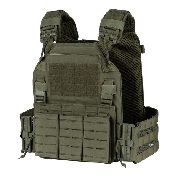 129794 11 02 De <strong>QR Plate Carrier Lasercut</strong> is een <strong>hoogwaardig, lichtgewicht en ergonomisch</strong> tactisch vest, ontworpen voor <strong>professioneel en intensief gebruik</strong>. Dankzij het <strong>Quick Release-systeem</strong> kan het vest in noodgevallen <strong>snel worden afgedaan</strong>, wat essentieel is in veeleisende situaties. Het vest is voorzien van een <strong>lasergesneden MOLLE-systeem</strong>, wat zorgt voor een <strong>strakke, moderne look en veelzijdige uitbreidingsmogelijkheden</strong>. De <strong>verstelbare cumberband</strong> en <strong>ergonomische padding</strong> bieden <strong>maximaal comfort en stabiliteit</strong>, zelfs bij langdurig gebruik.