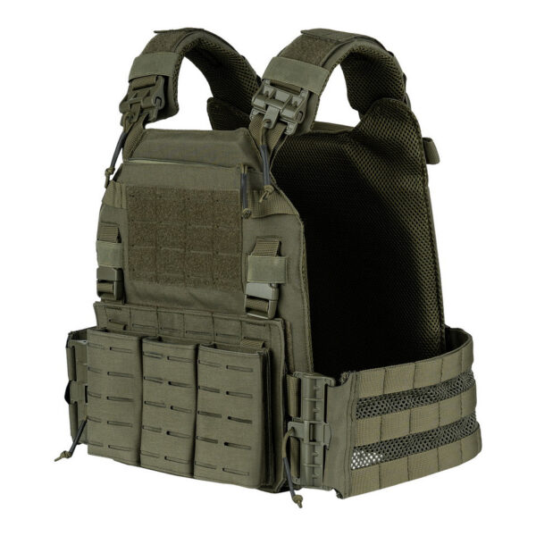 129794 11 03 De <strong>QR Plate Carrier Lasercut</strong> is een <strong>hoogwaardig, lichtgewicht en ergonomisch</strong> tactisch vest, ontworpen voor <strong>professioneel en intensief gebruik</strong>. Dankzij het <strong>Quick Release-systeem</strong> kan het vest in noodgevallen <strong>snel worden afgedaan</strong>, wat essentieel is in veeleisende situaties. Het vest is voorzien van een <strong>lasergesneden MOLLE-systeem</strong>, wat zorgt voor een <strong>strakke, moderne look en veelzijdige uitbreidingsmogelijkheden</strong>. De <strong>verstelbare cumberband</strong> en <strong>ergonomische padding</strong> bieden <strong>maximaal comfort en stabiliteit</strong>, zelfs bij langdurig gebruik.