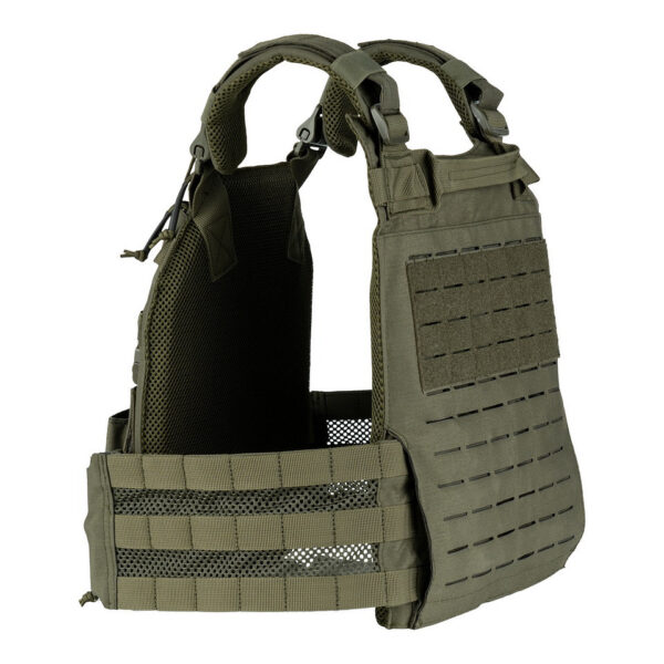 129794 11 07 De <strong>QR Plate Carrier Lasercut</strong> is een <strong>hoogwaardig, lichtgewicht en ergonomisch</strong> tactisch vest, ontworpen voor <strong>professioneel en intensief gebruik</strong>. Dankzij het <strong>Quick Release-systeem</strong> kan het vest in noodgevallen <strong>snel worden afgedaan</strong>, wat essentieel is in veeleisende situaties. Het vest is voorzien van een <strong>lasergesneden MOLLE-systeem</strong>, wat zorgt voor een <strong>strakke, moderne look en veelzijdige uitbreidingsmogelijkheden</strong>. De <strong>verstelbare cumberband</strong> en <strong>ergonomische padding</strong> bieden <strong>maximaal comfort en stabiliteit</strong>, zelfs bij langdurig gebruik.