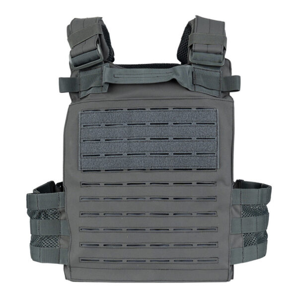 129794 136 05 De <strong>QR Plate Carrier Lasercut</strong> is een <strong>hoogwaardig, lichtgewicht en ergonomisch</strong> tactisch vest, ontworpen voor <strong>professioneel en intensief gebruik</strong>. Dankzij het <strong>Quick Release-systeem</strong> kan het vest in noodgevallen <strong>snel worden afgedaan</strong>, wat essentieel is in veeleisende situaties. Het vest is voorzien van een <strong>lasergesneden MOLLE-systeem</strong>, wat zorgt voor een <strong>strakke, moderne look en veelzijdige uitbreidingsmogelijkheden</strong>. De <strong>verstelbare cumberband</strong> en <strong>ergonomische padding</strong> bieden <strong>maximaal comfort en stabiliteit</strong>, zelfs bij langdurig gebruik.