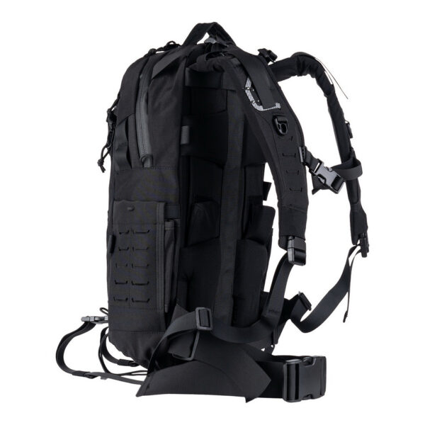 351760 13 04 De <strong>TF-2215 Stealth-Pro Rugzak</strong> is een <strong>compacte, hoogwaardige en veelzijdige rugzak</strong> met een <strong>capaciteit van 22 liter</strong>. Ontworpen voor <strong>tactische en outdoor-gebruikers</strong>, biedt deze rugzak een <strong>innovatief en slim ontwerp</strong> met <strong>stevige materialen</strong> en een <strong>aanpasbaar draagsysteem</strong>. Ideaal voor <strong>dagelijkse avonturen, reizen en professionele toepassingen</strong>. Met zijn <strong>lasergesneden MOLLE-systeem</strong>, <strong>waterdichte ritsen</strong> en <strong>versterkte rugpaneel</strong>, is deze rugzak perfect voor wie een <strong>duurzame en functionele tas</strong> zoekt.
