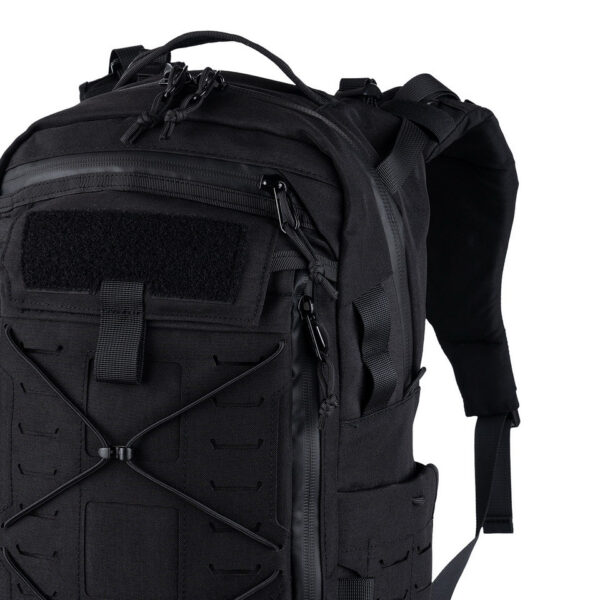 351760 13 08 De <strong>TF-2215 Stealth-Pro Rugzak</strong> is een <strong>compacte, hoogwaardige en veelzijdige rugzak</strong> met een <strong>capaciteit van 22 liter</strong>. Ontworpen voor <strong>tactische en outdoor-gebruikers</strong>, biedt deze rugzak een <strong>innovatief en slim ontwerp</strong> met <strong>stevige materialen</strong> en een <strong>aanpasbaar draagsysteem</strong>. Ideaal voor <strong>dagelijkse avonturen, reizen en professionele toepassingen</strong>. Met zijn <strong>lasergesneden MOLLE-systeem</strong>, <strong>waterdichte ritsen</strong> en <strong>versterkte rugpaneel</strong>, is deze rugzak perfect voor wie een <strong>duurzame en functionele tas</strong> zoekt.