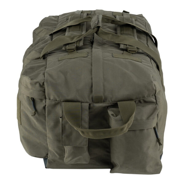 359908 11 04 De <strong>Deployment Cargo Tas 100L</strong> is een <strong>ruime, duurzame en veelzijdige</strong> tas, ontworpen voor <strong>professionele en intensieve outdoor-gebruikers</strong>. Met een enorme capaciteit van <strong>100 liter</strong> is deze tas perfect voor het <strong>vervoeren van grote hoeveelheden uitrusting</strong>, ideaal voor <strong>militairen, reizigers, outdoor-liefhebbers en sporters</strong>. Dankzij de <strong>meerdere draagopties</strong>, zoals <strong>stevige handvatten en verstelbare schouderriemen</strong>, kan de tas <strong>zowel als duffeltas als rugzak</strong> worden gedragen. Het <strong>slijtvast Cordura-materiaal</strong> en de <strong>sterke ritssluitingen</strong> zorgen voor een lange levensduur en extra bescherming van je uitrusting.