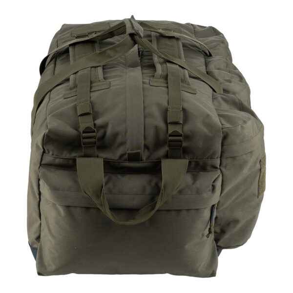 359908 11 07 De <strong>Deployment Cargo Tas 100L</strong> is een <strong>ruime, duurzame en veelzijdige</strong> tas, ontworpen voor <strong>professionele en intensieve outdoor-gebruikers</strong>. Met een enorme capaciteit van <strong>100 liter</strong> is deze tas perfect voor het <strong>vervoeren van grote hoeveelheden uitrusting</strong>, ideaal voor <strong>militairen, reizigers, outdoor-liefhebbers en sporters</strong>. Dankzij de <strong>meerdere draagopties</strong>, zoals <strong>stevige handvatten en verstelbare schouderriemen</strong>, kan de tas <strong>zowel als duffeltas als rugzak</strong> worden gedragen. Het <strong>slijtvast Cordura-materiaal</strong> en de <strong>sterke ritssluitingen</strong> zorgen voor een lange levensduur en extra bescherming van je uitrusting.