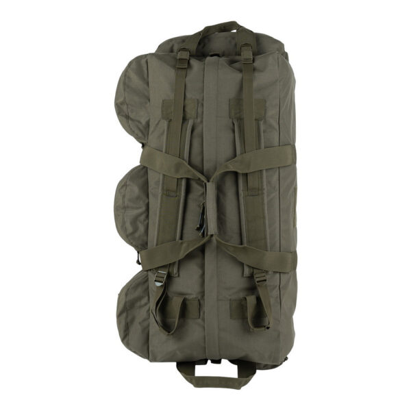 359908 11 08 De <strong>Deployment Cargo Tas 100L</strong> is een <strong>ruime, duurzame en veelzijdige</strong> tas, ontworpen voor <strong>professionele en intensieve outdoor-gebruikers</strong>. Met een enorme capaciteit van <strong>100 liter</strong> is deze tas perfect voor het <strong>vervoeren van grote hoeveelheden uitrusting</strong>, ideaal voor <strong>militairen, reizigers, outdoor-liefhebbers en sporters</strong>. Dankzij de <strong>meerdere draagopties</strong>, zoals <strong>stevige handvatten en verstelbare schouderriemen</strong>, kan de tas <strong>zowel als duffeltas als rugzak</strong> worden gedragen. Het <strong>slijtvast Cordura-materiaal</strong> en de <strong>sterke ritssluitingen</strong> zorgen voor een lange levensduur en extra bescherming van je uitrusting.