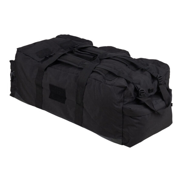 359908 13 06 De <strong>Deployment Cargo Tas 100L</strong> is een <strong>ruime, duurzame en veelzijdige</strong> tas, ontworpen voor <strong>professionele en intensieve outdoor-gebruikers</strong>. Met een enorme capaciteit van <strong>100 liter</strong> is deze tas perfect voor het <strong>vervoeren van grote hoeveelheden uitrusting</strong>, ideaal voor <strong>militairen, reizigers, outdoor-liefhebbers en sporters</strong>. Dankzij de <strong>meerdere draagopties</strong>, zoals <strong>stevige handvatten en verstelbare schouderriemen</strong>, kan de tas <strong>zowel als duffeltas als rugzak</strong> worden gedragen. Het <strong>slijtvast Cordura-materiaal</strong> en de <strong>sterke ritssluitingen</strong> zorgen voor een lange levensduur en extra bescherming van je uitrusting.