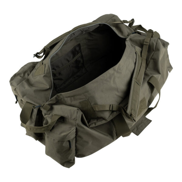 Deployment Cargo tas 100L10 De <strong>Deployment Cargo Tas 100L</strong> is een <strong>ruime, duurzame en veelzijdige</strong> tas, ontworpen voor <strong>professionele en intensieve outdoor-gebruikers</strong>. Met een enorme capaciteit van <strong>100 liter</strong> is deze tas perfect voor het <strong>vervoeren van grote hoeveelheden uitrusting</strong>, ideaal voor <strong>militairen, reizigers, outdoor-liefhebbers en sporters</strong>. Dankzij de <strong>meerdere draagopties</strong>, zoals <strong>stevige handvatten en verstelbare schouderriemen</strong>, kan de tas <strong>zowel als duffeltas als rugzak</strong> worden gedragen. Het <strong>slijtvast Cordura-materiaal</strong> en de <strong>sterke ritssluitingen</strong> zorgen voor een lange levensduur en extra bescherming van je uitrusting.