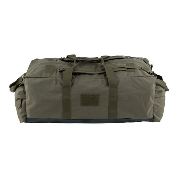 Deployment Cargo tas 100L4 De <strong>Deployment Cargo Tas 100L</strong> is een <strong>ruime, duurzame en veelzijdige</strong> tas, ontworpen voor <strong>professionele en intensieve outdoor-gebruikers</strong>. Met een enorme capaciteit van <strong>100 liter</strong> is deze tas perfect voor het <strong>vervoeren van grote hoeveelheden uitrusting</strong>, ideaal voor <strong>militairen, reizigers, outdoor-liefhebbers en sporters</strong>. Dankzij de <strong>meerdere draagopties</strong>, zoals <strong>stevige handvatten en verstelbare schouderriemen</strong>, kan de tas <strong>zowel als duffeltas als rugzak</strong> worden gedragen. Het <strong>slijtvast Cordura-materiaal</strong> en de <strong>sterke ritssluitingen</strong> zorgen voor een lange levensduur en extra bescherming van je uitrusting.