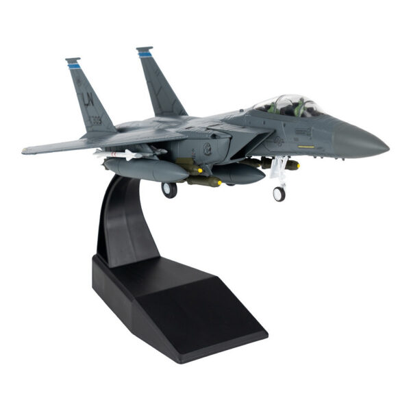 Die cast Model F 15E 1 100 91 Ontdek dit gedetailleerde <strong>Die-cast model</strong> van de <strong>F-15E Strike Eagle</strong>, een van de meest formidabele gevechtsvliegtuigen ter wereld. Bekend om zijn <strong>superieure kracht, precisie en veelzijdigheid</strong>, is dit model een must-have voor <strong>verzamelaars en luchtvaartliefhebbers</strong>. Het vliegtuig wordt geleverd met een <strong>standaard</strong>, waardoor het perfect is om tentoon te stellen.