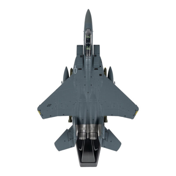 Die cast Model F 15E 1 100 92 Ontdek dit gedetailleerde <strong>Die-cast model</strong> van de <strong>F-15E Strike Eagle</strong>, een van de meest formidabele gevechtsvliegtuigen ter wereld. Bekend om zijn <strong>superieure kracht, precisie en veelzijdigheid</strong>, is dit model een must-have voor <strong>verzamelaars en luchtvaartliefhebbers</strong>. Het vliegtuig wordt geleverd met een <strong>standaard</strong>, waardoor het perfect is om tentoon te stellen.