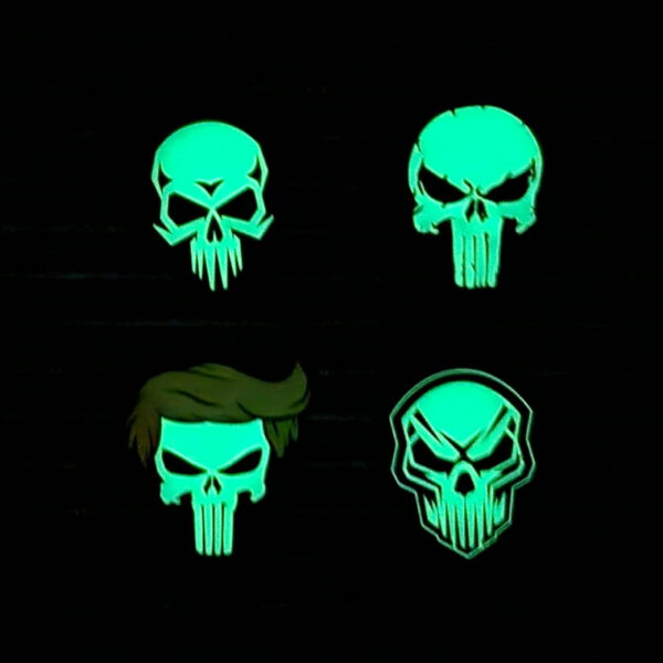 Embleem 3D PVC Psycho skull glow in the dark 100271 Dit <strong>3D PVC Embleem</strong> toont een gedetailleerd <strong>Psycho Skull</strong> ontwerp en heeft een <strong>glow-in-the-dark</strong> functie. Het embleem heeft <strong>klittenband aan de achterzijde</strong>, waardoor het eenvoudig bevestigd kan worden aan je tas, kleding of uitrusting. Het psycho skull ontwerp geeft een gedurfde en stoere uitstraling, perfect voor wie zijn gear wil personaliseren of een opvallende stijl zoekt. Het glow-in-the-dark effect voegt een extra dimensie toe, ideaal voor nachtelijke avonturen of gewoon als eye-catcher.