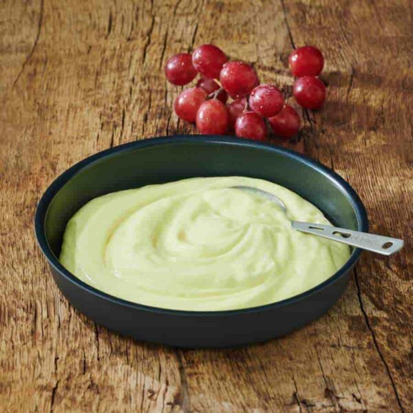 Emergency Food Lemon Cream1 <h3 data-start="0" data-end="76"><strong data-start="4" data-end="74">Trek’n Eat Emergency Food Lemon Cream – Lang houdbare citroencrème</strong></h3> <p data-start="78" data-end="399">De <strong data-start="81" data-end="122">Trek’n Eat Emergency Food Lemon Cream</strong> is een heerlijke en voedzame <strong data-start="152" data-end="168">citroencrème</strong> die ideaal is als <strong data-start="187" data-end="239">noodrantsoen, outdoormaaltijd of survivalvoedsel</strong>. Dit ingeblikte dessert heeft een <strong data-start="274" data-end="311">minimale houdbaarheid van 15 jaar</strong>, waardoor het perfect is voor <strong data-start="342" data-end="396">preppers, kampeerders, expedities en noodsituaties</strong>.</p> <p data-start="401" data-end="652">Het blik bevat <strong data-start="416" data-end="429">4 porties</strong> en is eenvoudig te bereiden: <strong data-start="459" data-end="561">meng de inhoud met kokend water, laat het even staan en geniet van een romige, frisse citroensmaak</strong>. Dankzij de <strong data-start="574" data-end="601">hersluitbare verpakking</strong> blijft de inhoud ook na opening langer houdbaar.</p> <p data-start="89" data-end="626"><strong>>> <a href="https://shop.app4sales.net/robijns/#" target="_blank" rel="noopener" data-bind="click: $root.onAttachmentClicked"><span data-bind="text: $data.Name">Factsheet Lemon cream V210216</span></a></strong></p>