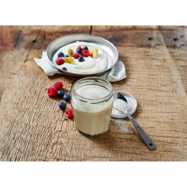 Emergency Food Raw cane sugar1 <h3 data-start="0" data-end="53"><strong data-start="4" data-end="51">Trek'n Eat Emergency Food: Rauwe Rietsuiker</strong></h3> <p data-start="55" data-end="452">De <strong data-start="58" data-end="89">Trek'n Eat Rauwe Rietsuiker</strong> is een <strong data-start="97" data-end="119">onmisbare zoetstof</strong> voor noodrantsoenen, outdoor avonturen en lange-termijn voedselopslag. Deze <strong data-start="196" data-end="239">100% pure en ongeraffineerde rietsuiker</strong> is <strong data-start="243" data-end="274">ingeblikt en vacuüm verpakt</strong>, waardoor het tot <strong data-start="293" data-end="313">15 jaar houdbaar</strong> blijft. Ideaal voor <strong data-start="334" data-end="383">preppers, kampeerders en survival liefhebbers</strong> die een <strong data-start="392" data-end="416">duurzame energiebron</strong> nodig hebben in hun noodvoorraad.</p> <h3 data-start="454" data-end="474"><strong data-start="458" data-end="472">Kenmerken:</strong></h3> <ul data-start="475" data-end="994"> <li data-start="475" data-end="579">✅ <strong data-start="479" data-end="515">Ingeblikt voor langdurige opslag</strong>: Perfect voor <strong data-start="530" data-end="576">noodsituaties, prepping en outdoor gebruik</strong>.</li> <li data-start="580" data-end="689">✅ <strong data-start="584" data-end="608">15 jaar houdbaarheid</strong>: Dankzij de <strong data-start="621" data-end="654">vacuüm- en stikstofverpakking</strong> blijft de suiker langdurig vers.</li> <li data-start="690" data-end="803">✅ <strong data-start="694" data-end="715">Hersluitbaar blik</strong>: Voorzien van een <strong data-start="734" data-end="766">gemakkelijk te openen deksel</strong> en een <strong data-start="774" data-end="800">plastic hersluitdeksel</strong>.</li> <li data-start="804" data-end="896">✅ <strong data-start="808" data-end="839">100% puur en ongeraffineerd</strong>: Behoudt zijn <strong data-start="854" data-end="893">natuurlijke smaak en voedingswaarde</strong>.</li> <li data-start="897" data-end="994">✅ <strong data-start="901" data-end="926">Veelzijdig in gebruik</strong>: Geschikt voor <strong data-start="942" data-end="991">koken, bakken, warme dranken en energieboosts</strong>.</li> </ul> <p data-start="89" data-end="626"><strong>>> <a href="https://dedump.nl/wp-content/uploads/2025/02/TR719101.01_Factsheet-Raw-cane-sugar-V210216.pdf" target="_blank" rel="noopener" data-bind="click: $root.onAttachmentClicked"><span data-bind="text: $data.Name">Factsheet</span></a></strong></p>