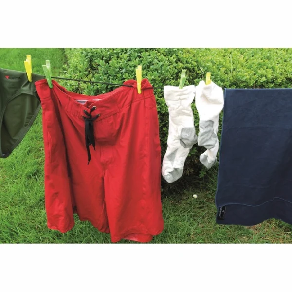 Gibbon Magnetic black7 <h3 data-start="0" data-end="59"><strong data-start="4" data-end="57">Rubytec Gibbon Magnetic – Zwarte Dyneema® Armband</strong></h3> <p data-start="86" data-end="415">De <strong data-start="89" data-end="116">Rubytec Gibbon Magnetic</strong> is <strong data-start="120" data-end="155">meer dan een stijlvolle armband</strong> – het is een <strong data-start="169" data-end="203">sterk en veelzijdig hulpmiddel</strong>. Dankzij de <strong data-start="216" data-end="250">extreem sterke Dyneema® vezels</strong> (trekkracht tot <strong data-start="267" data-end="277">400 kg</strong>) kan deze armband in noodsituaties worden <strong data-start="320" data-end="354">ontvlecht en gebruikt als touw</strong>. Ideaal voor outdoorliefhebbers, avonturiers en reizigers!</p> <p data-start="417" data-end="583">De <strong data-start="420" data-end="449">magnetische Fidlock®-gesp</strong> zorgt voor een <strong data-start="465" data-end="495">snelle en veilige sluiting</strong>, waardoor de armband stevig om de pols blijft zitten en toch eenvoudig afneembaar is.</p> <p data-start="417" data-end="583"><strong><a href="https://youtu.be/elQ2bhya7yE" target="_blank" rel="noopener">> YouTube Video</a></strong></p>