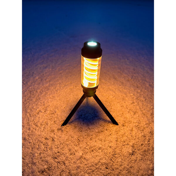 Sphere Light black3 <p data-start="96" data-end="393">De <strong data-start="99" data-end="123">Rubytec Sphere Light</strong> is een <strong data-start="131" data-end="167">compacte en veelzijdige LED-lamp</strong>, ideaal voor zowel <strong data-start="187" data-end="229">functioneel licht als sfeerverlichting</strong>. Dankzij <strong data-start="239" data-end="272">zeven verschillende lichtmodi</strong>, variërend van een krachtige zaklamp tot een warme kaarsmodus, pas je eenvoudig de verlichting aan jouw behoeften aan.</p> <p data-start="395" data-end="618">Deze lichtgewicht lamp weegt slechts <strong data-start="432" data-end="443">72 gram</strong> en is <strong data-start="450" data-end="470">USB-C oplaadbaar</strong>, waardoor hij in <strong data-start="488" data-end="526">1,5 tot 2,5 uur volledig opgeladen</strong> is. Afhankelijk van de lichtmodus biedt de batterij een brandduur van <strong data-start="597" data-end="615">1,5 tot 20 uur</strong>.</p>