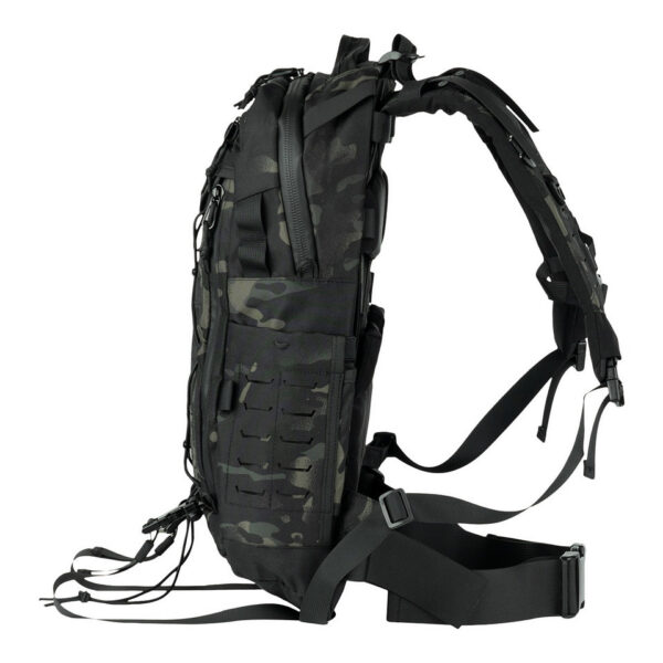 TF 2215 rugzak Stealth Pro 22L10 De <strong>TF-2215 Stealth-Pro Rugzak</strong> is een <strong>compacte, hoogwaardige en veelzijdige rugzak</strong> met een <strong>capaciteit van 22 liter</strong>. Ontworpen voor <strong>tactische en outdoor-gebruikers</strong>, biedt deze rugzak een <strong>innovatief en slim ontwerp</strong> met <strong>stevige materialen</strong> en een <strong>aanpasbaar draagsysteem</strong>. Ideaal voor <strong>dagelijkse avonturen, reizen en professionele toepassingen</strong>. Met zijn <strong>lasergesneden MOLLE-systeem</strong>, <strong>waterdichte ritsen</strong> en <strong>versterkte rugpaneel</strong>, is deze rugzak perfect voor wie een <strong>duurzame en functionele tas</strong> zoekt.