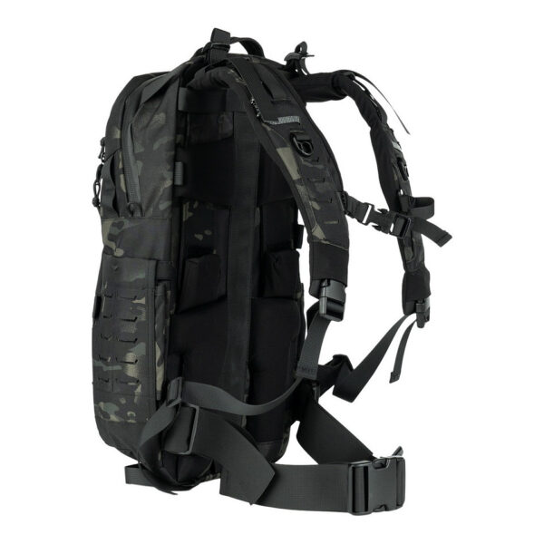 TF 2215 rugzak Stealth Pro 22L11 De <strong>TF-2215 Stealth-Pro Rugzak</strong> is een <strong>compacte, hoogwaardige en veelzijdige rugzak</strong> met een <strong>capaciteit van 22 liter</strong>. Ontworpen voor <strong>tactische en outdoor-gebruikers</strong>, biedt deze rugzak een <strong>innovatief en slim ontwerp</strong> met <strong>stevige materialen</strong> en een <strong>aanpasbaar draagsysteem</strong>. Ideaal voor <strong>dagelijkse avonturen, reizen en professionele toepassingen</strong>. Met zijn <strong>lasergesneden MOLLE-systeem</strong>, <strong>waterdichte ritsen</strong> en <strong>versterkte rugpaneel</strong>, is deze rugzak perfect voor wie een <strong>duurzame en functionele tas</strong> zoekt.
