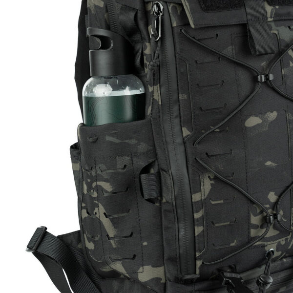 TF 2215 rugzak Stealth Pro 22L13 De <strong>TF-2215 Stealth-Pro Rugzak</strong> is een <strong>compacte, hoogwaardige en veelzijdige rugzak</strong> met een <strong>capaciteit van 22 liter</strong>. Ontworpen voor <strong>tactische en outdoor-gebruikers</strong>, biedt deze rugzak een <strong>innovatief en slim ontwerp</strong> met <strong>stevige materialen</strong> en een <strong>aanpasbaar draagsysteem</strong>. Ideaal voor <strong>dagelijkse avonturen, reizen en professionele toepassingen</strong>. Met zijn <strong>lasergesneden MOLLE-systeem</strong>, <strong>waterdichte ritsen</strong> en <strong>versterkte rugpaneel</strong>, is deze rugzak perfect voor wie een <strong>duurzame en functionele tas</strong> zoekt.
