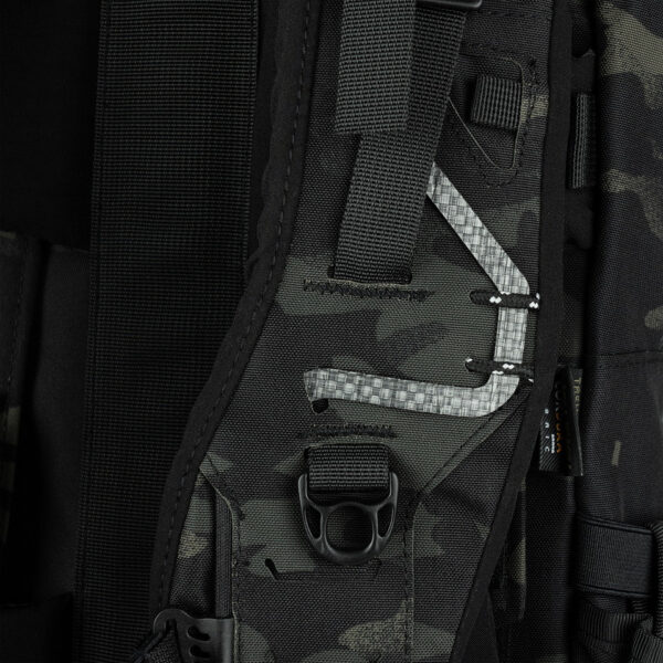 TF 2215 rugzak Stealth Pro 22L17 De <strong>TF-2215 Stealth-Pro Rugzak</strong> is een <strong>compacte, hoogwaardige en veelzijdige rugzak</strong> met een <strong>capaciteit van 22 liter</strong>. Ontworpen voor <strong>tactische en outdoor-gebruikers</strong>, biedt deze rugzak een <strong>innovatief en slim ontwerp</strong> met <strong>stevige materialen</strong> en een <strong>aanpasbaar draagsysteem</strong>. Ideaal voor <strong>dagelijkse avonturen, reizen en professionele toepassingen</strong>. Met zijn <strong>lasergesneden MOLLE-systeem</strong>, <strong>waterdichte ritsen</strong> en <strong>versterkte rugpaneel</strong>, is deze rugzak perfect voor wie een <strong>duurzame en functionele tas</strong> zoekt.