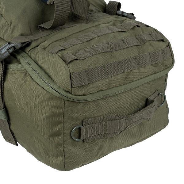 Tactical Weekend tas 45L 3in113 De <strong>101INC Tactical Weekender Tas</strong> is een <strong>robuuste, veelzijdige en lichtgewicht</strong> duffeltas, speciaal ontworpen voor <strong>tactisch en dagelijks gebruik</strong>. Dankzij het <strong>3-in-1 ontwerp</strong> is deze tas moeiteloos te transformeren in een <strong>handtas, schoudertas of rugzak</strong>, waardoor hij perfect is voor <strong>reizen, outdoor-activiteiten, werk, sport en meer</strong>. Met een ruime <strong>inhoud van 45 liter</strong> biedt de tas <strong>voldoende opbergruimte</strong> en een slimme <strong>indeling met meerdere vakken en compartimenten</strong>. Dit maakt het eenvoudig om je uitrusting, kleding of werkmateriaal <strong>gestructureerd en veilig</strong> mee te nemen. De tas is gemaakt van <strong>duurzaam 600D nylon</strong>, een sterk en slijtvast materiaal dat bestand is tegen intensief gebruik en ruwe omstandigheden. Dankzij de <strong>versterkte naden, stevige ritsen en waterafstotende coating</strong> is deze tas een betrouwbare keuze voor elke situatie. Of je nu een <strong>weekendtrip, een sportevenement, een survivaltocht of een werkdag</strong> voor de boeg hebt – deze <strong>tactische weekender tas</strong> staat altijd voor je klaar!