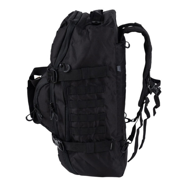 Tactical Weekend tas 45L 3in125 De <strong>101INC Tactical Weekender Tas</strong> is een <strong>robuuste, veelzijdige en lichtgewicht</strong> duffeltas, speciaal ontworpen voor <strong>tactisch en dagelijks gebruik</strong>. Dankzij het <strong>3-in-1 ontwerp</strong> is deze tas moeiteloos te transformeren in een <strong>handtas, schoudertas of rugzak</strong>, waardoor hij perfect is voor <strong>reizen, outdoor-activiteiten, werk, sport en meer</strong>. Met een ruime <strong>inhoud van 45 liter</strong> biedt de tas <strong>voldoende opbergruimte</strong> en een slimme <strong>indeling met meerdere vakken en compartimenten</strong>. Dit maakt het eenvoudig om je uitrusting, kleding of werkmateriaal <strong>gestructureerd en veilig</strong> mee te nemen. De tas is gemaakt van <strong>duurzaam 600D nylon</strong>, een sterk en slijtvast materiaal dat bestand is tegen intensief gebruik en ruwe omstandigheden. Dankzij de <strong>versterkte naden, stevige ritsen en waterafstotende coating</strong> is deze tas een betrouwbare keuze voor elke situatie. Of je nu een <strong>weekendtrip, een sportevenement, een survivaltocht of een werkdag</strong> voor de boeg hebt – deze <strong>tactische weekender tas</strong> staat altijd voor je klaar!