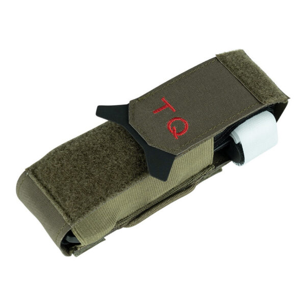 359565 125 05 <h3 data-start="0" data-end="100"><strong data-start="4" data-end="92">TF-2215 Tourniquet Pouch TQ Cordura® – Snelle en Betrouwbare Toegang tot Eerste Hulp</strong> ️</h3> <p data-start="102" data-end="483">De <strong data-start="105" data-end="145">TF-2215 Tourniquet Pouch TQ Cordura®</strong> is een <strong data-start="153" data-end="202">hoogwaardige en functionele tourniquet houder</strong>, ontworpen voor <strong data-start="219" data-end="251">snelle en efficiënte toegang</strong> tot een levensreddende tourniquet in noodgevallen. Dankzij het <strong data-start="315" data-end="344">MOLLE-bevestigingssysteem</strong> en de mogelijkheid om aan een <strong data-start="375" data-end="383">riem</strong> te dragen, is deze pouch een <strong data-start="413" data-end="438">essentiële toevoeging</strong> aan elke medische of tactische uitrusting.</p> <p data-start="485" data-end="635">Of je nu een <strong data-start="498" data-end="567">militair, airsoftspeler, survivalist, hulpverlener of bushcrafter</strong> bent – deze pouch zorgt ervoor dat je <strong data-start="606" data-end="627">altijd voorbereid</strong> bent.</p>