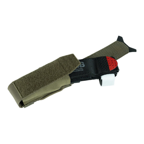 359565 125 06 <h3 data-start="0" data-end="100"><strong data-start="4" data-end="92">TF-2215 Tourniquet Pouch TQ Cordura® – Snelle en Betrouwbare Toegang tot Eerste Hulp</strong> ️</h3> <p data-start="102" data-end="483">De <strong data-start="105" data-end="145">TF-2215 Tourniquet Pouch TQ Cordura®</strong> is een <strong data-start="153" data-end="202">hoogwaardige en functionele tourniquet houder</strong>, ontworpen voor <strong data-start="219" data-end="251">snelle en efficiënte toegang</strong> tot een levensreddende tourniquet in noodgevallen. Dankzij het <strong data-start="315" data-end="344">MOLLE-bevestigingssysteem</strong> en de mogelijkheid om aan een <strong data-start="375" data-end="383">riem</strong> te dragen, is deze pouch een <strong data-start="413" data-end="438">essentiële toevoeging</strong> aan elke medische of tactische uitrusting.</p> <p data-start="485" data-end="635">Of je nu een <strong data-start="498" data-end="567">militair, airsoftspeler, survivalist, hulpverlener of bushcrafter</strong> bent – deze pouch zorgt ervoor dat je <strong data-start="606" data-end="627">altijd voorbereid</strong> bent.</p>