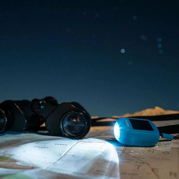 Kao Baby Flashlight olive1 <h3 data-start="0" data-end="43"><strong data-start="4" data-end="43">Kao Baby Flashlight Olive | Rubytec</strong></h3> <p data-start="45" data-end="615"><strong data-start="45" data-end="62">Beschrijving:</strong> De <strong data-start="66" data-end="89">Kao Baby Flashlight</strong> is een <strong data-start="97" data-end="113">lichtgewicht</strong> minizaklamp die geen batterijen nodig heeft, en is daardoor de perfecte keuze voor noodsituaties. Deze handige zaklamp wordt opgeladen door middel van <strong data-start="265" data-end="281">aanzwengelen</strong> of door het <strong data-start="294" data-end="318">opladen via zonlicht</strong> dankzij het ingebouwde zonnepaneel. De Kao is zo klein dat hij perfect aan elke sleutelbos past, zodat je altijd een betrouwbare lichtbron bij de hand hebt. Dit maakt de zaklamp niet alleen ideaal voor dagelijks gebruik, maar ook voor buitenactiviteiten zoals kamperen, wandelen of noodsituaties.</p> <p data-start="617" data-end="952">De <strong data-start="620" data-end="643">Kao Baby Flashlight</strong> is uitgerust met <strong data-start="661" data-end="681">twee LED-lampjes</strong>, die een <strong data-start="691" data-end="727">lichtopbrengst van 2 x 6.000 Mcd</strong> bieden. De zaklamp is verkrijgbaar in verschillende kleuren, waaronder <strong data-start="799" data-end="813">olijfgroen</strong>, <strong data-start="815" data-end="823">lila</strong>, en <strong data-start="828" data-end="841">mintgroen</strong>, en heeft het handige <strong data-start="864" data-end="884">Glow-in-the-dark</strong>-kenmerk, zodat je hem gemakkelijk kunt vinden, zelfs in het donker.</p> <p data-start="307" data-end="590">> <a href="https://youtu.be/Hy91CdOWNoo" target="_blank" rel="noopener"><strong>Video YouTube</strong></a></p>