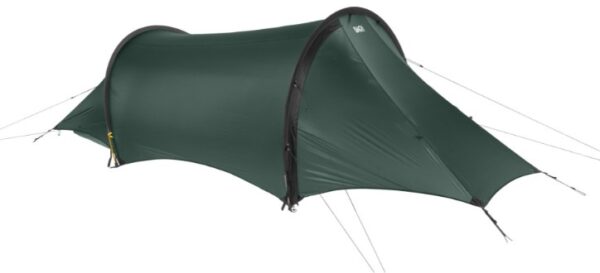 Moa 2 Lite sycamore green <h3 data-start="0" data-end="51"><strong data-start="4" data-end="51">BACH Moa 2 Lite Tunneltent - Sycamore Green</strong></h3> <p data-start="53" data-end="562"><strong data-start="53" data-end="70">Beschrijving:</strong><br data-start="70" data-end="73" />De <strong data-start="76" data-end="95">BACH Moa 2 Lite</strong> is een <strong data-start="103" data-end="143">lichte en waterdichte 2-persoonstent</strong>, ontworpen voor <strong data-start="160" data-end="186">meerdaagse wandelingen</strong> en <strong data-start="190" data-end="208">bergexpedities</strong>. Deze <strong data-start="215" data-end="241">3-seizoenen tunneltent</strong> biedt het perfecte evenwicht tussen <strong data-start="278" data-end="289">gewicht</strong>, <strong data-start="291" data-end="302">comfort</strong> en <strong data-start="306" data-end="325">functionaliteit</strong> voor avonturiers die op zoek zijn naar een betrouwbare en eenvoudig op te zetten tent. Het <strong data-start="417" data-end="438">tunneltentontwerp</strong> zorgt voor uitstekende stabiliteit, zelfs bij winderig weer, en biedt een <strong data-start="513" data-end="545">praktische, ruime opstelling</strong> voor 2 personen.</p> <p data-start="564" data-end="943">De <strong data-start="567" data-end="581">Moa 2 Lite</strong> is ideaal voor iedereen die op zoek is naar een <strong data-start="630" data-end="668">lichtgewicht en robuust onderkomen</strong> dat snel op te zetten is, een <strong data-start="699" data-end="719">goede ventilatie</strong> heeft en <strong data-start="729" data-end="743">waterdicht</strong> is. De <strong data-start="751" data-end="765">buitentent</strong> kan ook los worden gebruikt voor <strong data-start="799" data-end="816">extra schaduw</strong> of <strong data-start="820" data-end="835">bescherming</strong> tegen regen, en in combinatie met de binnentent biedt het een <strong data-start="898" data-end="942">gezellig en goed beschermd slaapgedeelte</strong>.</p> <p data-start="945" data-end="989"><strong data-start="945" data-end="987">Waarom kiezen voor de BACH Moa 2 Lite?</strong></p> <ul data-start="990" data-end="1524"> <li data-start="990" data-end="1087"><strong data-start="992" data-end="1020">Lichtgewicht en compact:</strong> Weegt slechts 1800 g, ideaal voor lange trektochten en expedities.</li> <li data-start="1088" data-end="1198"><strong data-start="1090" data-end="1116">Waterdicht en ademend:</strong> Beschermt tegen regen en vocht, terwijl het voor een goede luchtcirculatie zorgt.</li> <li data-start="1199" data-end="1292"><strong data-start="1201" data-end="1228">Eenvoudig op te zetten:</strong> Het <strong data-start="1233" data-end="1254">tunneltentontwerp</strong> maakt het opzetten snel en efficiënt.</li> <li data-start="1293" data-end="1410"><strong data-start="1295" data-end="1312">Extra ruimte:</strong> Het <strong data-start="1317" data-end="1344">voorportaal (vestibule)</strong> biedt ruimte om uitrusting buiten het slaapgedeelte op te bergen.</li> <li data-start="1411" data-end="1524"><strong data-start="1413" data-end="1437">Optioneel footprint:</strong> Een extra bescherming voor de tentvloer tegen scherpe objecten en meer waterdichtheid.</li> </ul> <blockquote><a href="https://youtu.be/24FRipo5bOY" target="_blank" rel="noopener">> Video YouTube</a> <a href="https://dedump.nl/wp-content/uploads/2025/03/B421034-4436_Map-Dimensions-BACH-Moa2.png" target="_blank" rel="noopener" data-bind="click: $root.onAttachmentClicked"><span data-bind="text: $data.Name">Map Dimensions-BACH-Moa2</span></a></blockquote>