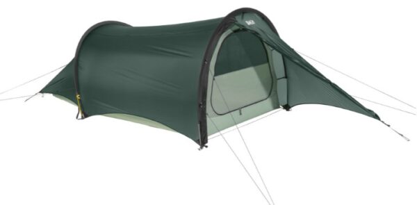 Moa 2 Lite sycamore green2 <h3 data-start="0" data-end="51"><strong data-start="4" data-end="51">BACH Moa 2 Lite Tunneltent - Sycamore Green</strong></h3> <p data-start="53" data-end="562"><strong data-start="53" data-end="70">Beschrijving:</strong><br data-start="70" data-end="73" />De <strong data-start="76" data-end="95">BACH Moa 2 Lite</strong> is een <strong data-start="103" data-end="143">lichte en waterdichte 2-persoonstent</strong>, ontworpen voor <strong data-start="160" data-end="186">meerdaagse wandelingen</strong> en <strong data-start="190" data-end="208">bergexpedities</strong>. Deze <strong data-start="215" data-end="241">3-seizoenen tunneltent</strong> biedt het perfecte evenwicht tussen <strong data-start="278" data-end="289">gewicht</strong>, <strong data-start="291" data-end="302">comfort</strong> en <strong data-start="306" data-end="325">functionaliteit</strong> voor avonturiers die op zoek zijn naar een betrouwbare en eenvoudig op te zetten tent. Het <strong data-start="417" data-end="438">tunneltentontwerp</strong> zorgt voor uitstekende stabiliteit, zelfs bij winderig weer, en biedt een <strong data-start="513" data-end="545">praktische, ruime opstelling</strong> voor 2 personen.</p> <p data-start="564" data-end="943">De <strong data-start="567" data-end="581">Moa 2 Lite</strong> is ideaal voor iedereen die op zoek is naar een <strong data-start="630" data-end="668">lichtgewicht en robuust onderkomen</strong> dat snel op te zetten is, een <strong data-start="699" data-end="719">goede ventilatie</strong> heeft en <strong data-start="729" data-end="743">waterdicht</strong> is. De <strong data-start="751" data-end="765">buitentent</strong> kan ook los worden gebruikt voor <strong data-start="799" data-end="816">extra schaduw</strong> of <strong data-start="820" data-end="835">bescherming</strong> tegen regen, en in combinatie met de binnentent biedt het een <strong data-start="898" data-end="942">gezellig en goed beschermd slaapgedeelte</strong>.</p> <p data-start="945" data-end="989"><strong data-start="945" data-end="987">Waarom kiezen voor de BACH Moa 2 Lite?</strong></p> <ul data-start="990" data-end="1524"> <li data-start="990" data-end="1087"><strong data-start="992" data-end="1020">Lichtgewicht en compact:</strong> Weegt slechts 1800 g, ideaal voor lange trektochten en expedities.</li> <li data-start="1088" data-end="1198"><strong data-start="1090" data-end="1116">Waterdicht en ademend:</strong> Beschermt tegen regen en vocht, terwijl het voor een goede luchtcirculatie zorgt.</li> <li data-start="1199" data-end="1292"><strong data-start="1201" data-end="1228">Eenvoudig op te zetten:</strong> Het <strong data-start="1233" data-end="1254">tunneltentontwerp</strong> maakt het opzetten snel en efficiënt.</li> <li data-start="1293" data-end="1410"><strong data-start="1295" data-end="1312">Extra ruimte:</strong> Het <strong data-start="1317" data-end="1344">voorportaal (vestibule)</strong> biedt ruimte om uitrusting buiten het slaapgedeelte op te bergen.</li> <li data-start="1411" data-end="1524"><strong data-start="1413" data-end="1437">Optioneel footprint:</strong> Een extra bescherming voor de tentvloer tegen scherpe objecten en meer waterdichtheid.</li> </ul> <blockquote><a href="https://youtu.be/24FRipo5bOY" target="_blank" rel="noopener">> Video YouTube</a> <a href="https://dedump.nl/wp-content/uploads/2025/03/B421034-4436_Map-Dimensions-BACH-Moa2.png" target="_blank" rel="noopener" data-bind="click: $root.onAttachmentClicked"><span data-bind="text: $data.Name">Map Dimensions-BACH-Moa2</span></a></blockquote>