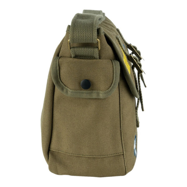 Pukkel B 17 Flying Fortress1 <h3 data-start="0" data-end="72"><strong data-start="4" data-end="64">Pukkel B-17 Flying Fortress – Een Iconisch Stuk Historie</strong> ✈️️</h3> <p data-start="74" data-end="373">Breng een eerbetoon aan de legendarische <strong data-start="115" data-end="139">B-17 Flying Fortress</strong>, de iconische Amerikaanse bommenwerper uit de Tweede Wereldoorlog, met deze unieke <strong data-start="223" data-end="240">canvas pukkel</strong>. Deze <strong data-start="247" data-end="269">Fostex WWII Series</strong> schoudertas is perfect voor <strong data-start="298" data-end="369">liefhebbers van militaire geschiedenis, verzamelaars en avonturiers</strong>.</p> <p data-start="375" data-end="600">Dankzij het <strong data-start="387" data-end="416">duurzame canvas materiaal</strong> en de <strong data-start="423" data-end="450">authentieke WWII-opdruk</strong> is deze tas niet alleen stijlvol, maar ook functioneel. Ideaal voor <strong data-start="519" data-end="540">dagelijks gebruik</strong>, een <strong data-start="546" data-end="558">festival</strong>, of als <strong data-start="567" data-end="597">eyecatcher in je collectie</strong>.</p>