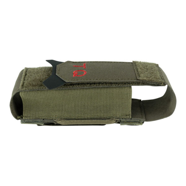 TF 2215 Tourniquet pouch TQ Cordura®2 <h3 data-start="0" data-end="100"><strong data-start="4" data-end="92">TF-2215 Tourniquet Pouch TQ Cordura® – Snelle en Betrouwbare Toegang tot Eerste Hulp</strong> ️</h3> <p data-start="102" data-end="483">De <strong data-start="105" data-end="145">TF-2215 Tourniquet Pouch TQ Cordura®</strong> is een <strong data-start="153" data-end="202">hoogwaardige en functionele tourniquet houder</strong>, ontworpen voor <strong data-start="219" data-end="251">snelle en efficiënte toegang</strong> tot een levensreddende tourniquet in noodgevallen. Dankzij het <strong data-start="315" data-end="344">MOLLE-bevestigingssysteem</strong> en de mogelijkheid om aan een <strong data-start="375" data-end="383">riem</strong> te dragen, is deze pouch een <strong data-start="413" data-end="438">essentiële toevoeging</strong> aan elke medische of tactische uitrusting.</p> <p data-start="485" data-end="635">Of je nu een <strong data-start="498" data-end="567">militair, airsoftspeler, survivalist, hulpverlener of bushcrafter</strong> bent – deze pouch zorgt ervoor dat je <strong data-start="606" data-end="627">altijd voorbereid</strong> bent.</p>