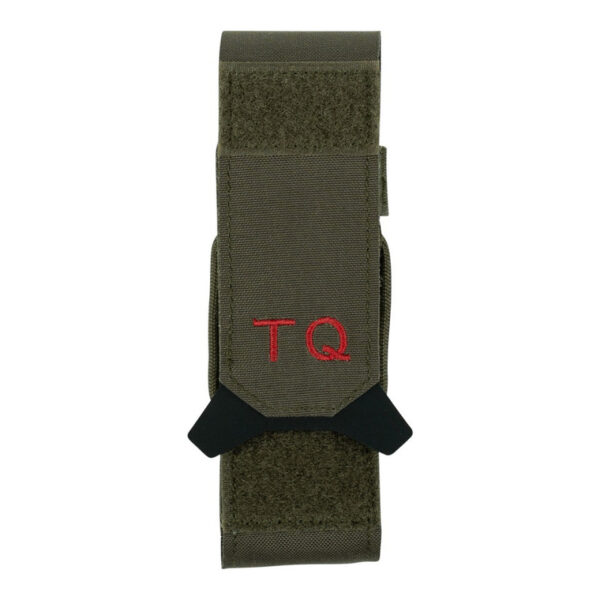 TF 2215 Tourniquet pouch TQ Cordura®3 <h3 data-start="0" data-end="100"><strong data-start="4" data-end="92">TF-2215 Tourniquet Pouch TQ Cordura® – Snelle en Betrouwbare Toegang tot Eerste Hulp</strong> ️</h3> <p data-start="102" data-end="483">De <strong data-start="105" data-end="145">TF-2215 Tourniquet Pouch TQ Cordura®</strong> is een <strong data-start="153" data-end="202">hoogwaardige en functionele tourniquet houder</strong>, ontworpen voor <strong data-start="219" data-end="251">snelle en efficiënte toegang</strong> tot een levensreddende tourniquet in noodgevallen. Dankzij het <strong data-start="315" data-end="344">MOLLE-bevestigingssysteem</strong> en de mogelijkheid om aan een <strong data-start="375" data-end="383">riem</strong> te dragen, is deze pouch een <strong data-start="413" data-end="438">essentiële toevoeging</strong> aan elke medische of tactische uitrusting.</p> <p data-start="485" data-end="635">Of je nu een <strong data-start="498" data-end="567">militair, airsoftspeler, survivalist, hulpverlener of bushcrafter</strong> bent – deze pouch zorgt ervoor dat je <strong data-start="606" data-end="627">altijd voorbereid</strong> bent.</p>