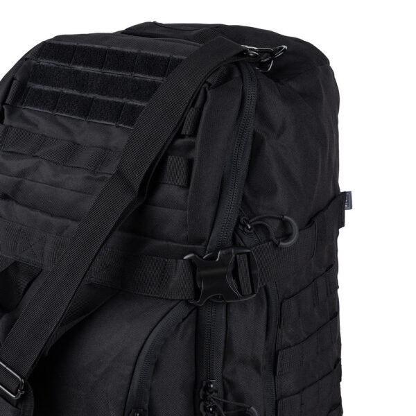 Tactical Weekend tas 80L 3in128 <h3 data-start="0" data-end="52"><strong data-start="4" data-end="50">Tactical Weekend Tas 80L (3-in-1) – 101INC</strong></h3> <h4 data-start="54" data-end="124"><strong data-start="59" data-end="122">Ultieme veelzijdigheid en duurzaamheid voor iedere situatie</strong></h4> <p data-start="125" data-end="547">De <strong data-start="128" data-end="161">101INC Tactical Weekender Bag</strong> is een robuuste en multifunctionele tas, ontworpen voor avonturiers, reizigers, sporters en tactische professionals. Dankzij het slimme <strong data-start="298" data-end="316">3-in-1 ontwerp</strong> transformeert deze tas moeiteloos van <strong data-start="355" data-end="368">duffeltas</strong> naar <strong data-start="374" data-end="384">rugzak</strong> of <strong data-start="388" data-end="403">schoudertas</strong>, waardoor hij geschikt is voor uiteenlopende activiteiten zoals reizen, outdoor expedities, survival, militaire missies en dagelijks gebruik.</p> <p data-start="549" data-end="910">Met een royale <strong data-start="564" data-end="587">inhoud van 80 liter</strong> biedt deze tas <strong data-start="603" data-end="629">voldoende opbergruimte</strong> voor kleding, gear en accessoires, terwijl de <strong data-start="676" data-end="698">slimme vakindeling</strong> ervoor zorgt dat alles overzichtelijk en binnen handbereik blijft. Gemaakt van <strong data-start="778" data-end="803">heavy-duty 600D nylon</strong> en voorzien van <strong data-start="820" data-end="838">stevige ritsen</strong>, is deze tas bestand tegen intensief gebruik en zware omstandigheden.</p> <p data-start="912" data-end="1132">Of je nu op een meerdaagse trektocht gaat, een weekendtrip plant of een betrouwbare sport- of werktas zoekt, de <strong data-start="1024" data-end="1057">101INC Tactical Weekender Bag</strong> is jouw ultieme partner in flexibiliteit, duurzaamheid en gebruiksgemak.</p>