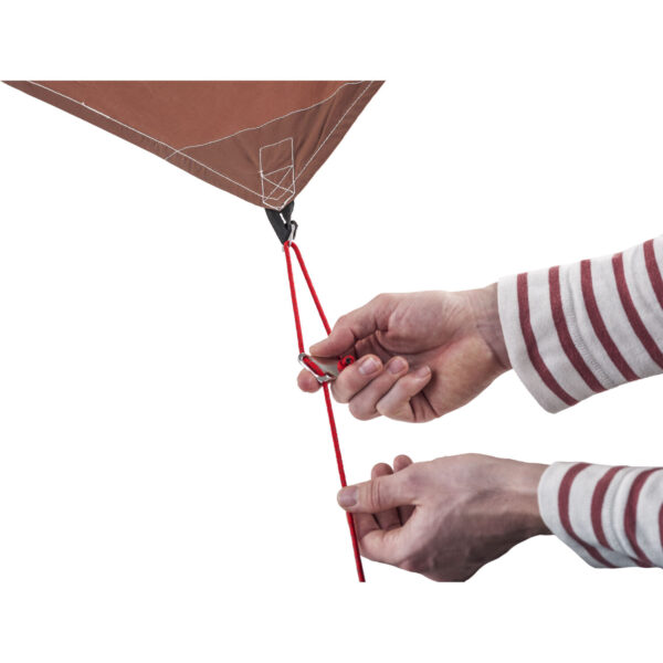 Tent Group Spatz 6 hazel brown6 <h3 class="" data-start="0" data-end="82"><strong data-start="4" data-end="76">Spatz Group-Spatz 6 – Ruime en Duurzame Tent voor Groepen & Gezinnen</strong> ⛺</h3> <p class="" data-start="84" data-end="348">De <strong data-start="87" data-end="110">Spatz Group-Spatz 6</strong> is de ideale <strong data-start="124" data-end="138">groepstent</strong> voor avontuurlijke gezinnen en kleine groepen. Of je nu een weekend in de natuur doorbrengt of een langer kampeeravontuur plant, deze tent biedt de <strong data-start="287" data-end="345">perfecte balans tussen ruimte, comfort en duurzaamheid</strong>.</p> <p class="" data-start="350" data-end="723">Dankzij het <strong data-start="362" data-end="397">ademende 100% katoenen tentdoek</strong> ervaar je een <strong data-start="412" data-end="441">uitstekend klimaatcomfort</strong>, ongeacht het weer. De <strong data-start="465" data-end="488">stevige constructie</strong> en hoogwaardige materialen zorgen ervoor dat de Group-Spatz 6 een <strong data-start="555" data-end="579">betrouwbare metgezel</strong> is voor jarenlang kampeerplezier. Met <strong data-start="618" data-end="655">twee ingangen en goede ventilatie</strong> blijft de tent fris en aangenaam, zelfs tijdens warme zomerdagen.</p> <p class="" data-start="725" data-end="855">Bovendien is deze tent ook beschikbaar in grotere varianten voor <strong data-start="790" data-end="810">8 of 10 personen</strong>, perfect voor grotere groepen of families.</p> <hr class="" data-start="857" data-end="862" /> <h3 class="" data-start="863" data-end="909"><strong data-start="867" data-end="907">Waarom kiezen voor de Group-Spatz 6?</strong></h3> <p class="" data-start="911" data-end="1562">✔ <strong data-start="913" data-end="933">Ruime capaciteit</strong> – Geschikt voor <strong data-start="950" data-end="964">6 personen</strong><br data-start="964" data-end="967" />✔ <strong data-start="969" data-end="997">Uitstekend binnenklimaat</strong> – Dankzij <strong data-start="1008" data-end="1034">100% katoenen tentdoek</strong><br data-start="1034" data-end="1037" />✔ <strong data-start="1039" data-end="1062">Twee ruime ingangen</strong> – Voor gemakkelijke toegang en extra ventilatie<br data-start="1110" data-end="1113" />✔ <strong data-start="1115" data-end="1136">PVC-gecoate vloer</strong> – <strong data-start="1139" data-end="1162">Volledig waterdicht</strong> en eenvoudig schoon te maken<br data-start="1191" data-end="1194" />✔ <strong data-start="1196" data-end="1220">Robuuste constructie</strong> – Geanodiseerde aluminium tentstokken en <strong data-start="1262" data-end="1285">duurzame YKK-ritsen</strong><br data-start="1285" data-end="1288" />✔ <strong data-start="1290" data-end="1314">Compact in transport</strong> – <strong data-start="1317" data-end="1345">Pakmaat: 60 x 27 x 27 cm</strong>, ideaal voor transport en opslag<br data-start="1378" data-end="1381" />✔ <strong data-start="1383" data-end="1403">Goede ventilatie</strong> – Houdt de tent <strong data-start="1420" data-end="1443">fris en comfortabel</strong> in alle omstandigheden<br data-start="1466" data-end="1469" />✔ <strong data-start="1471" data-end="1501">Inclusief stevige haringen</strong> – 6 <strong data-start="1506" data-end="1525">stalen haringen</strong> + 12 <strong data-start="1531" data-end="1560">stalen halfronde haringen</strong></p> <a href="https://dedump.nl/wp-content/uploads/2025/03/S280076-6890_-setup-opzetinstructie-NL-Spatz-Group-Spatz-6.pdf" target="_blank" rel="noopener" data-bind="click: $root.onAttachmentClicked"><span data-bind="text: $data.Name">setup opzetinstructie NL Spatz Group Spatz 6</span></a> -- <a href="https://dedump.nl/wp-content/uploads/2025/03/S280076-6890_Factsheet-Spatz-Gruppen-Spatz-6-8-10-EN.pdf" target="_blank" rel="noopener" data-bind="click: $root.onAttachmentClicked"><span data-bind="text: $data.Name">Factsheet Spatz Gruppen-Spatz-6-8-10 EN</span></a>