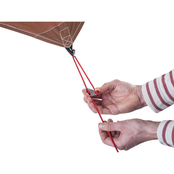 Tent Group Spatz 6 hazel brown7 <h3 class="" data-start="0" data-end="82"><strong data-start="4" data-end="76">Spatz Group-Spatz 6 – Ruime en Duurzame Tent voor Groepen & Gezinnen</strong> ⛺</h3> <p class="" data-start="84" data-end="348">De <strong data-start="87" data-end="110">Spatz Group-Spatz 6</strong> is de ideale <strong data-start="124" data-end="138">groepstent</strong> voor avontuurlijke gezinnen en kleine groepen. Of je nu een weekend in de natuur doorbrengt of een langer kampeeravontuur plant, deze tent biedt de <strong data-start="287" data-end="345">perfecte balans tussen ruimte, comfort en duurzaamheid</strong>.</p> <p class="" data-start="350" data-end="723">Dankzij het <strong data-start="362" data-end="397">ademende 100% katoenen tentdoek</strong> ervaar je een <strong data-start="412" data-end="441">uitstekend klimaatcomfort</strong>, ongeacht het weer. De <strong data-start="465" data-end="488">stevige constructie</strong> en hoogwaardige materialen zorgen ervoor dat de Group-Spatz 6 een <strong data-start="555" data-end="579">betrouwbare metgezel</strong> is voor jarenlang kampeerplezier. Met <strong data-start="618" data-end="655">twee ingangen en goede ventilatie</strong> blijft de tent fris en aangenaam, zelfs tijdens warme zomerdagen.</p> <p class="" data-start="725" data-end="855">Bovendien is deze tent ook beschikbaar in grotere varianten voor <strong data-start="790" data-end="810">8 of 10 personen</strong>, perfect voor grotere groepen of families.</p> <hr class="" data-start="857" data-end="862" /> <h3 class="" data-start="863" data-end="909"><strong data-start="867" data-end="907">Waarom kiezen voor de Group-Spatz 6?</strong></h3> <p class="" data-start="911" data-end="1562">✔ <strong data-start="913" data-end="933">Ruime capaciteit</strong> – Geschikt voor <strong data-start="950" data-end="964">6 personen</strong><br data-start="964" data-end="967" />✔ <strong data-start="969" data-end="997">Uitstekend binnenklimaat</strong> – Dankzij <strong data-start="1008" data-end="1034">100% katoenen tentdoek</strong><br data-start="1034" data-end="1037" />✔ <strong data-start="1039" data-end="1062">Twee ruime ingangen</strong> – Voor gemakkelijke toegang en extra ventilatie<br data-start="1110" data-end="1113" />✔ <strong data-start="1115" data-end="1136">PVC-gecoate vloer</strong> – <strong data-start="1139" data-end="1162">Volledig waterdicht</strong> en eenvoudig schoon te maken<br data-start="1191" data-end="1194" />✔ <strong data-start="1196" data-end="1220">Robuuste constructie</strong> – Geanodiseerde aluminium tentstokken en <strong data-start="1262" data-end="1285">duurzame YKK-ritsen</strong><br data-start="1285" data-end="1288" />✔ <strong data-start="1290" data-end="1314">Compact in transport</strong> – <strong data-start="1317" data-end="1345">Pakmaat: 60 x 27 x 27 cm</strong>, ideaal voor transport en opslag<br data-start="1378" data-end="1381" />✔ <strong data-start="1383" data-end="1403">Goede ventilatie</strong> – Houdt de tent <strong data-start="1420" data-end="1443">fris en comfortabel</strong> in alle omstandigheden<br data-start="1466" data-end="1469" />✔ <strong data-start="1471" data-end="1501">Inclusief stevige haringen</strong> – 6 <strong data-start="1506" data-end="1525">stalen haringen</strong> + 12 <strong data-start="1531" data-end="1560">stalen halfronde haringen</strong></p> <a href="https://dedump.nl/wp-content/uploads/2025/03/S280076-6890_-setup-opzetinstructie-NL-Spatz-Group-Spatz-6.pdf" target="_blank" rel="noopener" data-bind="click: $root.onAttachmentClicked"><span data-bind="text: $data.Name">setup opzetinstructie NL Spatz Group Spatz 6</span></a> -- <a href="https://dedump.nl/wp-content/uploads/2025/03/S280076-6890_Factsheet-Spatz-Gruppen-Spatz-6-8-10-EN.pdf" target="_blank" rel="noopener" data-bind="click: $root.onAttachmentClicked"><span data-bind="text: $data.Name">Factsheet Spatz Gruppen-Spatz-6-8-10 EN</span></a>