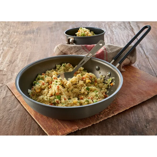 Vegetable couscous1 <h3 data-start="0" data-end="37"><strong data-start="4" data-end="37">Trek'n Eat Vegetable Couscous</strong></h3> <p data-start="61" data-end="455">De <strong data-start="64" data-end="97">Trek'n Eat Vegetable Couscous</strong> is een heerlijke en voedzame maaltijd die gemakkelijk te bereiden is met alleen kokend water. Deze maaltijd is <strong data-start="209" data-end="224">lactosevrij</strong> en <strong data-start="228" data-end="243">vegetarisch</strong>, wat het geschikt maakt voor mensen met lactose-intolerantie en voor vegetariërs. Het gerecht heeft een <strong data-start="348" data-end="371">5 jaar houdbaarheid</strong>, wat het perfect maakt voor lange termijn opslag, onderweg of tijdens kampeertrips.</p> <p data-start="89" data-end="626"><strong>>> <a href="https://dedump.nl/wp-content/uploads/2025/03/TR30411002_Factsheet-Vegetable-couscous-V201215.pdf" target="_blank" rel="noopener" data-bind="click: $root.onAttachmentClicked"><span data-bind="text: $data.Name">Factsheet</span></a></strong></p>