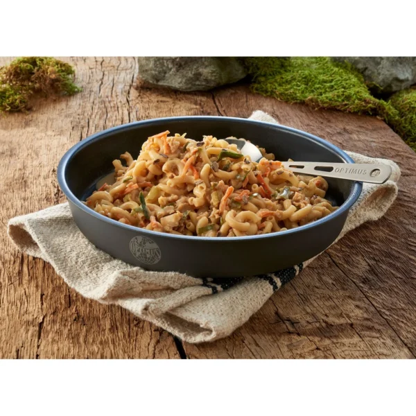 Wild Mushrooms Ragout with Noodles1 <h3 data-start="0" data-end="53"><strong data-start="4" data-end="53">Trek'n Eat Wild Mushrooms Ragout with Noodles</strong></h3> <p data-start="77" data-end="583">De <strong data-start="80" data-end="129">Trek'n Eat Wild Mushrooms Ragout with Noodles</strong> is een smakelijke, vegetarische maaltijd met een rijke ragout van wilde paddenstoelen en noedels. Dit product is eenvoudig te bereiden door kokend water toe te voegen en te laten staan. Het is ideaal voor wie op zoek is naar een voedzame, natuurlijke maaltijd zonder conserveringsmiddelen, kleurstoffen of smaakversterkers. Deze maaltijd heeft een lange houdbaarheid van 5 jaar en is perfect voor kamperen, trekking of andere avontuurlijke activiteiten.</p> <p data-start="89" data-end="626"><strong>>> <a href="https://dedump.nl/wp-content/uploads/2025/03/TR30404030_Factsheet-Wild-Mushroom-Ragout-with-Noodles-V201215.pdf" target="_blank" rel="noopener" data-bind="click: $root.onAttachmentClicked"><span data-bind="text: $data.Name">Factsheet</span></a></strong></p>