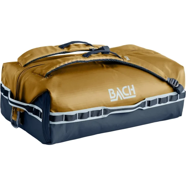 Dr. Expedition Duffel 60 Essentieel uitrustingsstuk voor elke avonturier. Dr. Expedition Duffel 60L van Bach is een moderne reistas gemaakt van duurzame, waterdichte gerecyclede stof. Het is ontworpen om zich even goed thuis te voelen in de hoogten van de Himalaya, tijdens overlandexpedities in Schotland of tijdens een kampeertrip in Noorwegen. Een van de belangrijkste kenmerken is een grote opening in de stijl van een dokterstas, die het inpakken optimaliseert en een perfect overzicht van de inhoud biedt om georganiseerd te blijven, waar je ook naartoe gaat