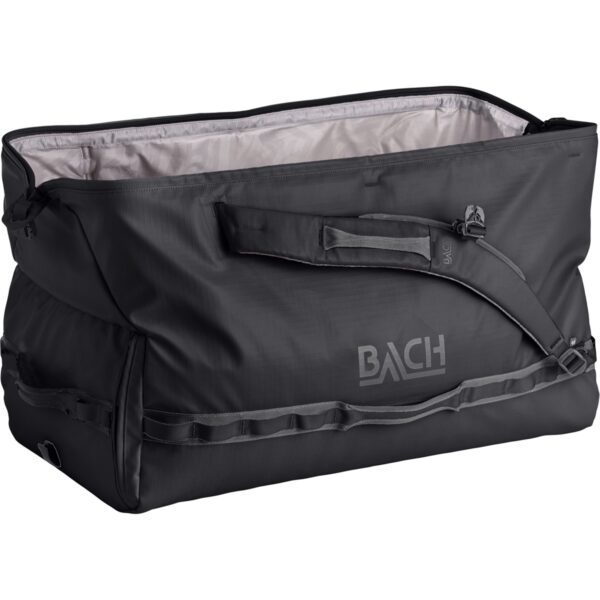 Dr. Expedition Duffel 60 black 2 Essentieel uitrustingsstuk voor elke avonturier. Dr. Expedition Duffel 60L van Bach is een moderne reistas gemaakt van duurzame, waterdichte gerecyclede stof. Het is ontworpen om zich even goed thuis te voelen in de hoogten van de Himalaya, tijdens overlandexpedities in Schotland of tijdens een kampeertrip in Noorwegen. Een van de belangrijkste kenmerken is een grote opening in de stijl van een dokterstas, die het inpakken optimaliseert en een perfect overzicht van de inhoud biedt om georganiseerd te blijven, waar je ook naartoe gaat.