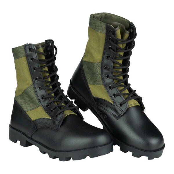231177 11 01 De Jungle Boots zijn iconische laarzen, geïnspireerd op het model dat tijdens de Vietnamoorlog beroemd werd. Met een bovenkant van Black Action Leather en canvas, metalen veterogen en een stalen shank voor extra stabiliteit, bieden deze laarzen zowel duurzaamheid als comfort. De oliebestendige rubberen Panama zool en de uitneembare EVA binnenzool zorgen ervoor dat je ook bij intensief outdoor gebruik optimaal kunt presteren. Perfect voor militaire uitrusting, survival en outdoor activiteiten.