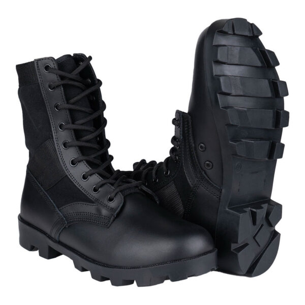 231177 16 De Jungle Boots zijn iconische laarzen, geïnspireerd op het model dat tijdens de Vietnamoorlog beroemd werd. Met een bovenkant van Black Action Leather en canvas, metalen veterogen en een stalen shank voor extra stabiliteit, bieden deze laarzen zowel duurzaamheid als comfort. De oliebestendige rubberen Panama zool en de uitneembare EVA binnenzool zorgen ervoor dat je ook bij intensief outdoor gebruik optimaal kunt presteren. Perfect voor militaire uitrusting, survival en outdoor activiteiten.