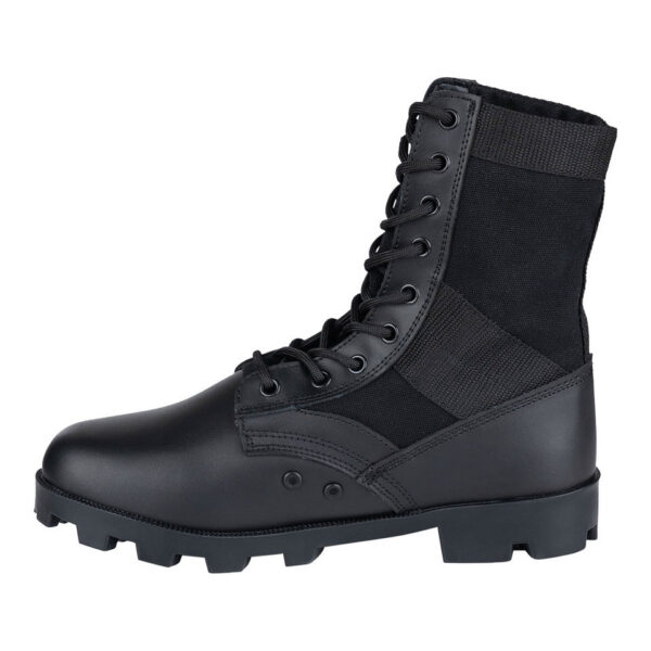 231177 18 De Jungle Boots zijn iconische laarzen, geïnspireerd op het model dat tijdens de Vietnamoorlog beroemd werd. Met een bovenkant van Black Action Leather en canvas, metalen veterogen en een stalen shank voor extra stabiliteit, bieden deze laarzen zowel duurzaamheid als comfort. De oliebestendige rubberen Panama zool en de uitneembare EVA binnenzool zorgen ervoor dat je ook bij intensief outdoor gebruik optimaal kunt presteren. Perfect voor militaire uitrusting, survival en outdoor activiteiten.