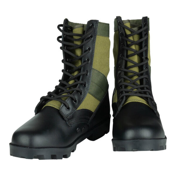 231177 6 De Jungle Boots zijn iconische laarzen, geïnspireerd op het model dat tijdens de Vietnamoorlog beroemd werd. Met een bovenkant van Black Action Leather en canvas, metalen veterogen en een stalen shank voor extra stabiliteit, bieden deze laarzen zowel duurzaamheid als comfort. De oliebestendige rubberen Panama zool en de uitneembare EVA binnenzool zorgen ervoor dat je ook bij intensief outdoor gebruik optimaal kunt presteren. Perfect voor militaire uitrusting, survival en outdoor activiteiten.